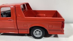 AMT 1994 Ford F-150 SVT Lightning Pickup Truck Built Model Kit 1:25 Completed