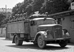 1/72 Opel Blitz (Kfz.305,4 x 2) WWII German Main Army Truck RODEN 710 Model kit