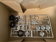 AMT Modern Classic Cobra Roadster 1:25 Scale Skill Level-2 Open Box but Complete