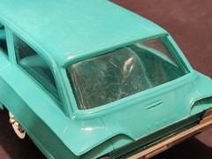 Hubley 1960 Ford Country Sedan 1/24 Scale Nicely Built Kit with Box – Aqua