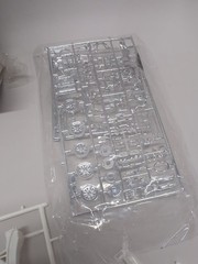 Testors 104 Famous Fords GT-40 1/25 Scale Open Box Unassembled (Read)