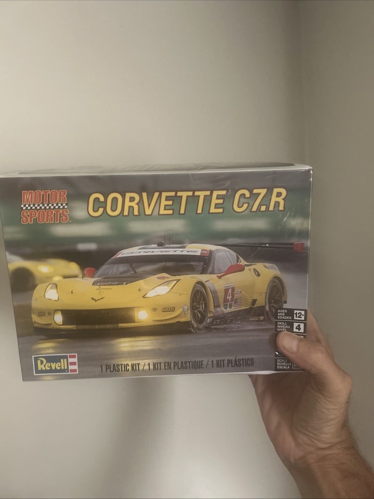 Revell Corvette C7.R 85-4304 Scale 1:25 Plastic Kit Level 4 Race Car Model NIB