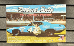 Salvino Jr Model Richard Petty | #43 1971 Chrysler Plymouth | 1:24 RPCP1971D
