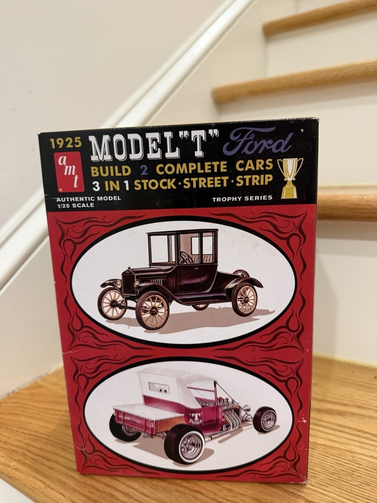 1925 Ford Model T 2 Complete Cars AMT670/12 Plastic Model Kit 1:25