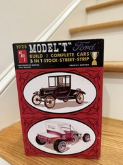 1925 Ford Model T 2 Complete Cars AMT670/12 Plastic Model Kit 1:25