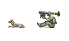 Hobby Fan HF770 1/35 U.S. Green Beret with Javelin missile & Dog Resin Kit Set