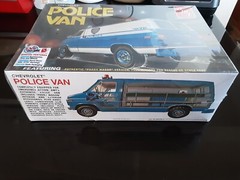 AMT RETRO DELUXE CHEVROLET POLICE VAN MODEL KIT FACTORY SEALED–READ DESCRIPTION