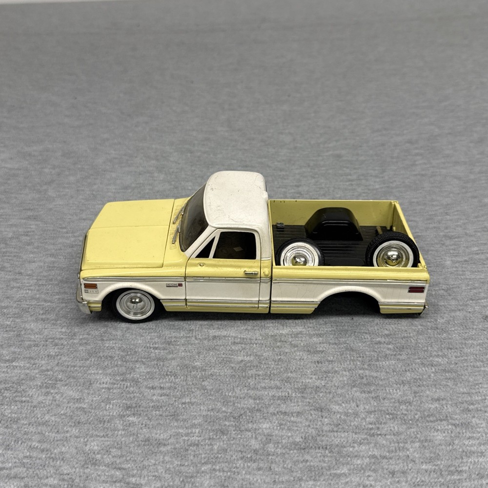 Jada 1972 Chevrolet Cheyenne Pickup 1/24 Scale Diecast Truck (As-Is)