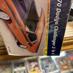 Revell 1970 Dodge Challenger T/A 2 ‘n 1 1/24 Scale Plastic Model Car Kit 85-2596