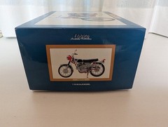 EBBRO 1/10 Honda CL72 Scrambler Red/Silver Finished