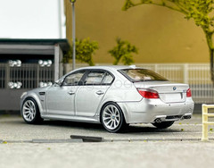 King 1:64 Scale Silver M5 E60 Sedan Sports Diecast Display Toy Collection NIB