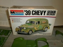 MONOGRAM 1/24 1939 CHEVROLET SEDAN DELIVERY PLASTIC MODEL CAR KIT – COMPLETE