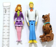 Revell 2017 Scooby-Doo Model Kit Daphne, Fred, Scooby, & Mystery Machine