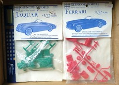 GLENCOE VINTAGE MINIKITS JAGUAR XK120 AND FERRARI IN 1/72ND SCALE (NEW IN BAG)