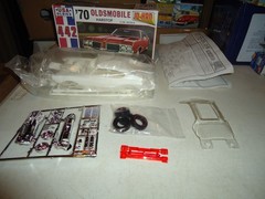 JOHAN 1/25 OLDSMOBILE 442 UNBUILT MODEL KIT MOLDED IN WHITE
