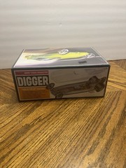 AMT 1/25 Scale Digger Hemi Cuda Dragster Factory Sealed