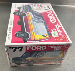 AMT 1977 Ford Cruising Van Model Kit #1108 Plastic 1/25 Truck Retro Deluxe