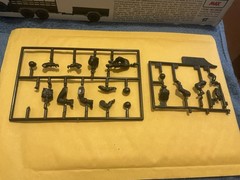 1:35 Scale Model Parts 1 1/2 Ton Personnel Carrier Figures Only