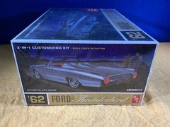E12-24 MODEL – 1962 FORD THUNDERBIRD – SEALED – AMT 682/12 – 2011 – NIB