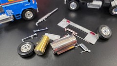 4 MONOGRAM SNAP 1/32 BUILT TRUCKS / PARTS FREIGHTLINER MACK KENWORTH BC TRUCKS