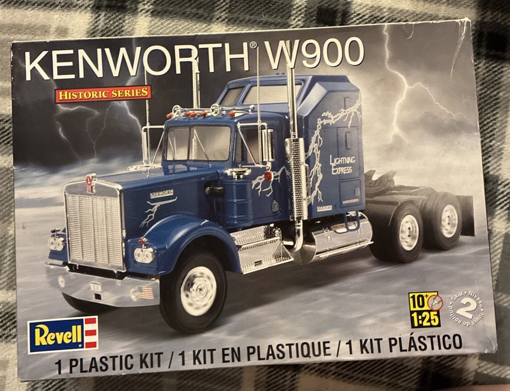 Revell “Historic Series” Kenworth W900. 1:25. #85-1507.