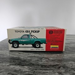 Lindberg Toyota 4×4 Pickup Truck 1/20 Scale Plastic Model Kit 72506 – Open box