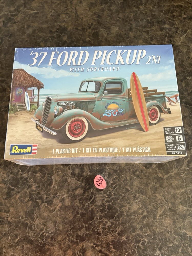 REVELL 85-4516 37 FORD PICK-UP 2-N-1 WITH SURFBOARD / 1/25 SCALE