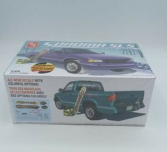 AMT 1/25 1995 GMC Sonoma Pick Up-NEW IN PACKAGE AND SEALED