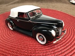REVELL 1/25 1940 FORD CONVERTIBLE FACTORY BUILT BOX ART STUDIO DISPLAY MODEL