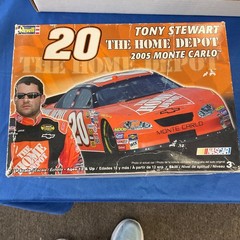 REVELL’S TONY STEWART THE HOME DEPOT 2005 Monte Carlo 1/25 KIT MODEL