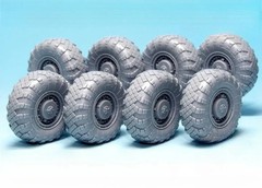 1/35 Resin Assembly Model Kit Scud B with MAZ-543 Sagged Wheel Accessories Set