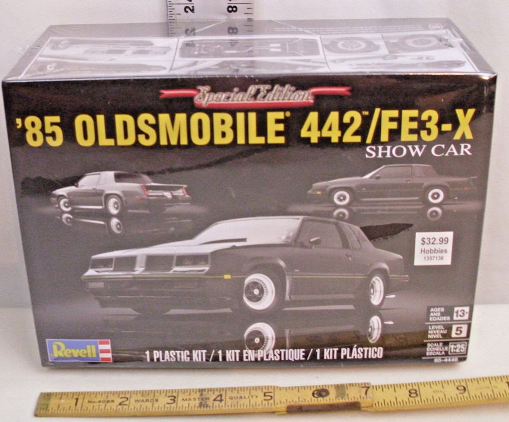 REVELL 85 OLDSMOBILE 442/FE3-X MODEL KIT 1:25 SEALED 85-4446