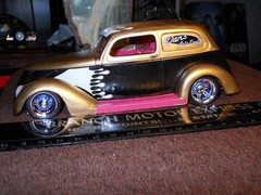 Lindberg 1:25 ’38 Custom Ford Van/Delivery Beautiful Built Old Model Car. !!