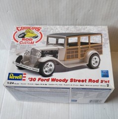 ’30 Ford Woody Street Rod 2 in 1 Kit 1:24 scale MODEL KIT