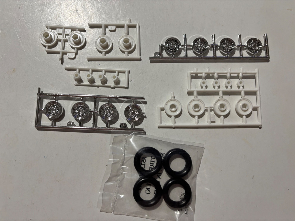 Model Car Parts – Revell Mazda RX-7 Wheels Tores Wheel Backs ONLY 1/25 kitbash