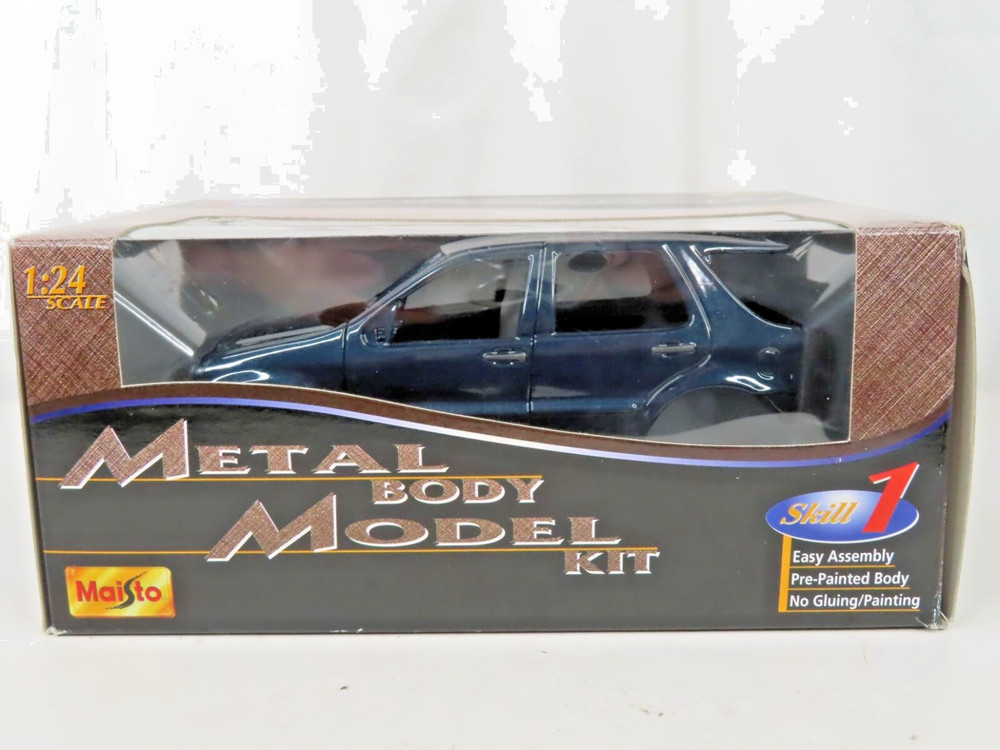 Maisto 1/24 Scale Mercedes-Benz ML #39947 Diecast Metal Model Kit NIB