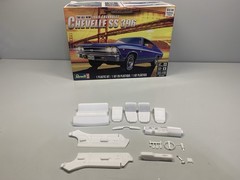 Revell 1/25 1969 CHEVELLE CHASSIS AND INTERIOR AND PARTS /JUNKYARD/DIORAMA