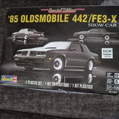 Revell ’85 Oldsmobile 442/FE3-X 1:25 Unassembled Plastic Model Kit 85-4446