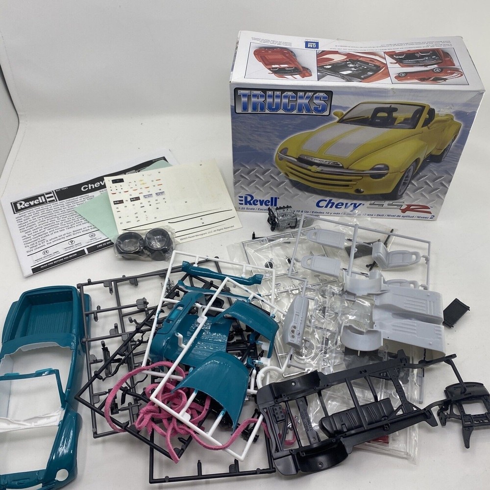Revell Trucks 1:25 Chevrolet SSR Model Kit 85-7206 Factory Sealed NEW 2006