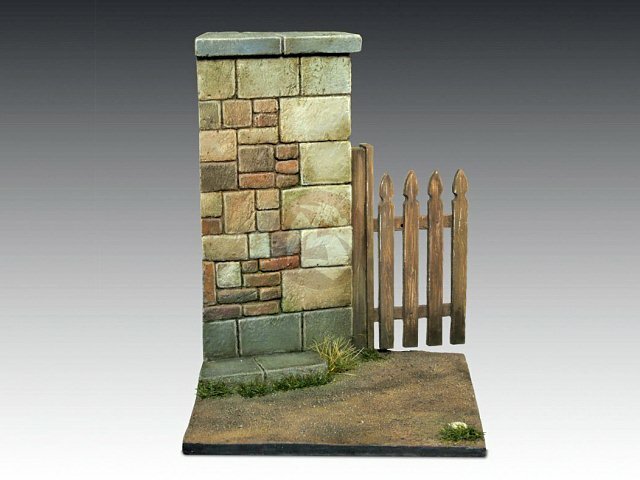 Royal Model 1/35 (also 1/32) Road with Wall & Gate Section Base (5cm x 5cm) 867