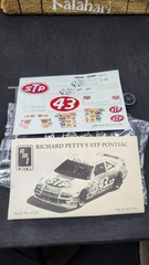 CIB 1990 RICHARD PETTY STP PONTIAC GRAND PRIX #43 1/25 AMT MODEL KIT #6728