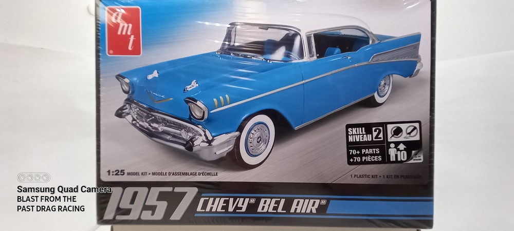 1957 Chevy Belair 2 Door Hard Top 283 V8 Engine 1:25 Model Kit AMT638M/12