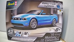 Revell #1242 2010 Ford Mustang GT Convertible 1:25 Snap Together Kit