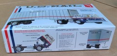 AMT US Mail Ford C900 Tilt Cab Tractor & Trailmobile 27′ Van Sealed Box 1:25 Kit