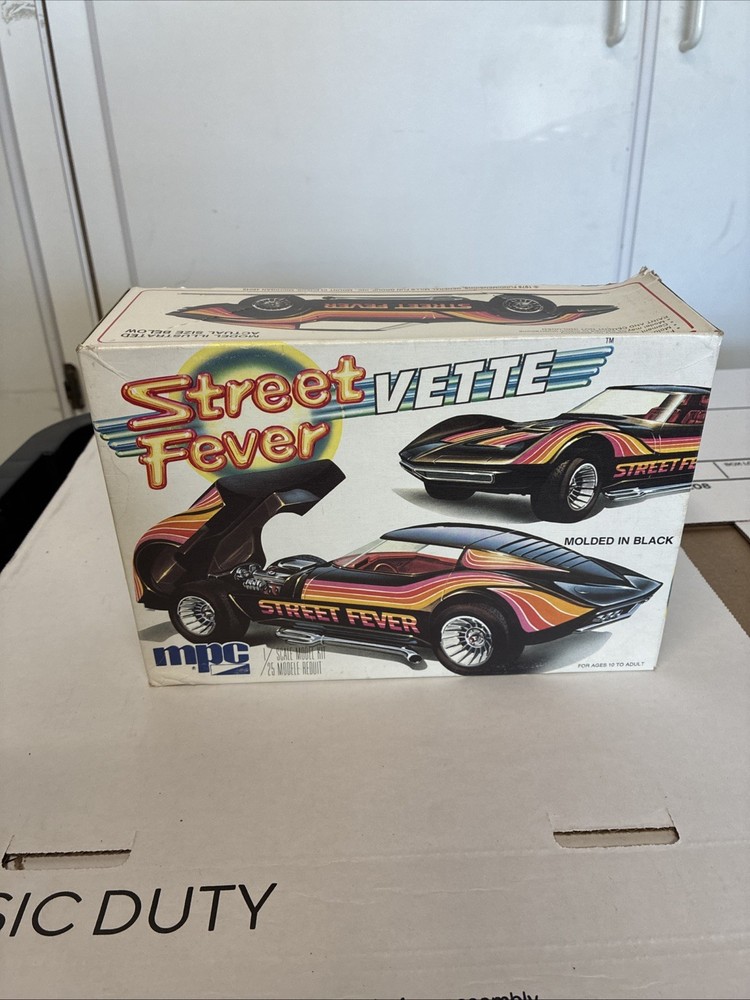 MPC Sealed 1:25 Street Fever Vette Corvette 1-3709