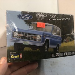 REVELL Ford Bronco 1/25 Scale Plastic Model Car Kit 85-4320 Sealed Brand New