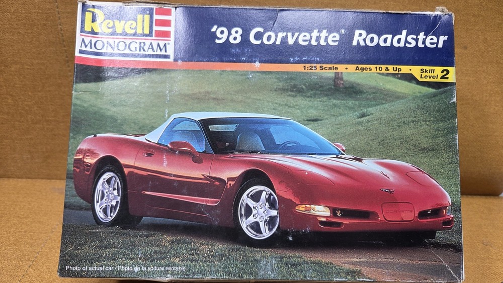 1998 CORVETTE ROADSTER 1/25 Scale REVELL Monogram Model Kit PARTS MISSING