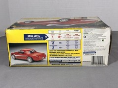 REVELL 1/25 Scale Model Kit Ford NEW THUNDERBIRD 2002-2005 dated 1999 T-bird