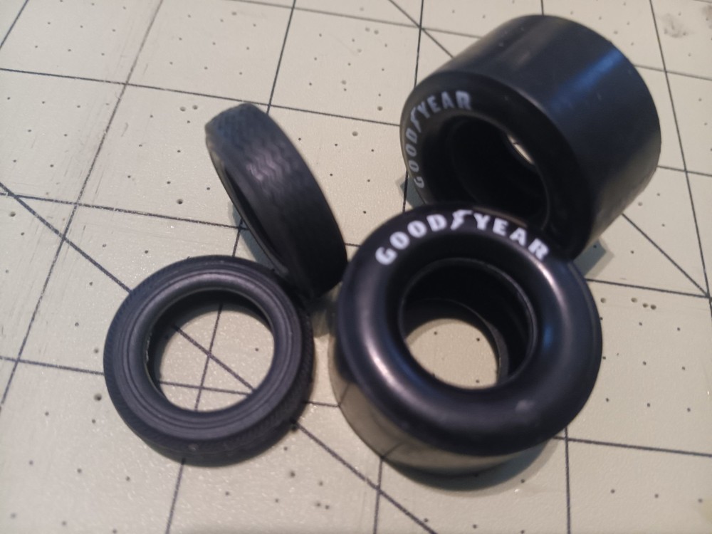 Pro Street Tires – Wide Goodyear White Letter Slicks – Narrow Fronts – AMT 1:25