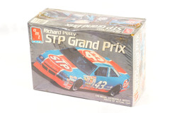 AMT ERTL #43 Richard Petty STP Grand Prix 6728 Vintage NASCAR Model 1:25 SEALED!